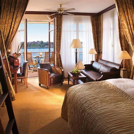 Yachthafenresidenz Hohe Duene Hotell Rostock Exteriör bild Suite